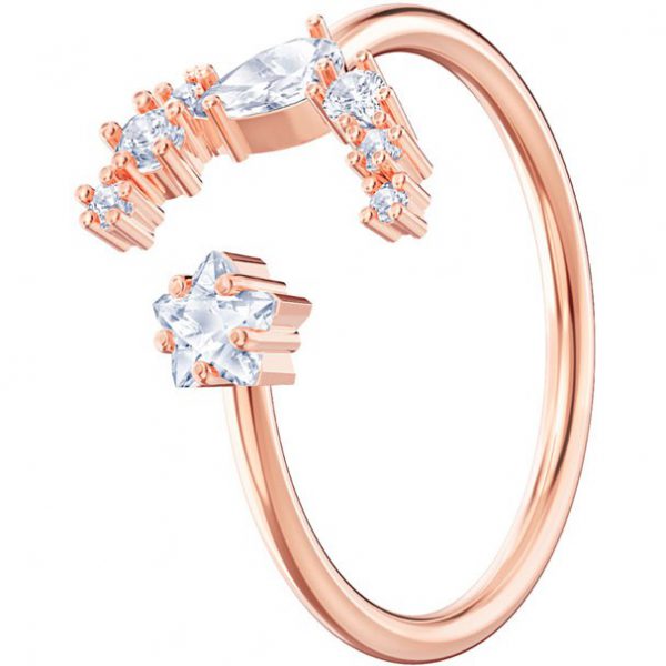 Este anillo abierto con baño de oro rosa está realzado con un diseño de luna y una delicada estrella.